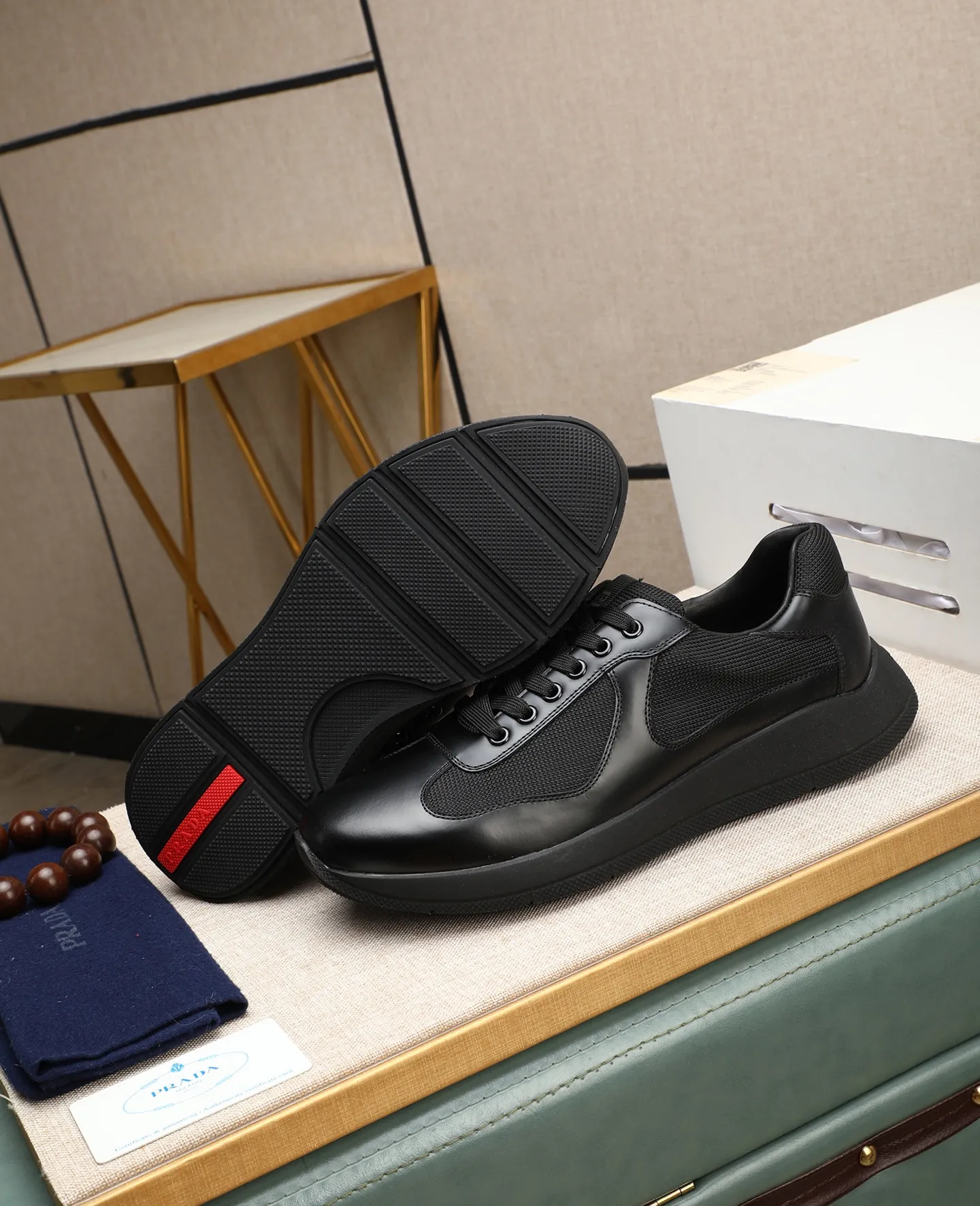 Men's shoes 💰600 Top quality New hot models on the official website, timeless for a century, 🆘 Trendy brand (Prada) mainly promotes hot models, avant-garde and versatile fashion men's shoes private version molding, cowhide surface splicing 1:1 oil edge treatment... fashionable and simple, original imported cowhide lining cowhide feet; the atmosphere and personality are more fashionable, eye-catching and pursuing class, it will subvert the old idea and be a must-have for fashion trendsetters with you! Must keep it for yourself! High-end comfort, high-end quality workmanship. Size: 38-44 Various colors available. full package